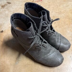 Maurices Cheri charcoal Faux Leather Wedge Ankle Booties size 9